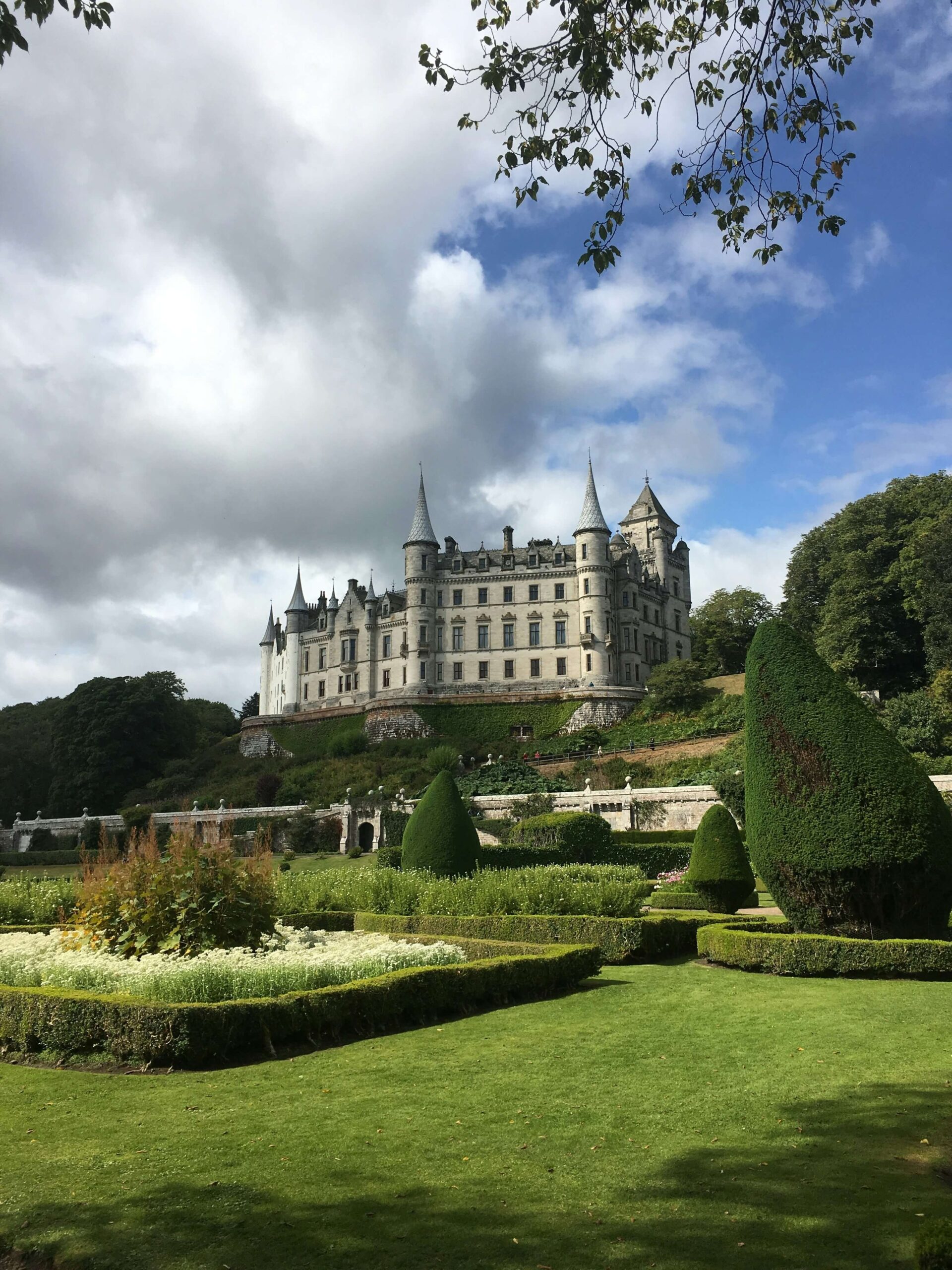 Breathtaking Scottish landscape with rolling green hills, tranquil lochs, and historic castles, showcasing Scotland's natural beauty.